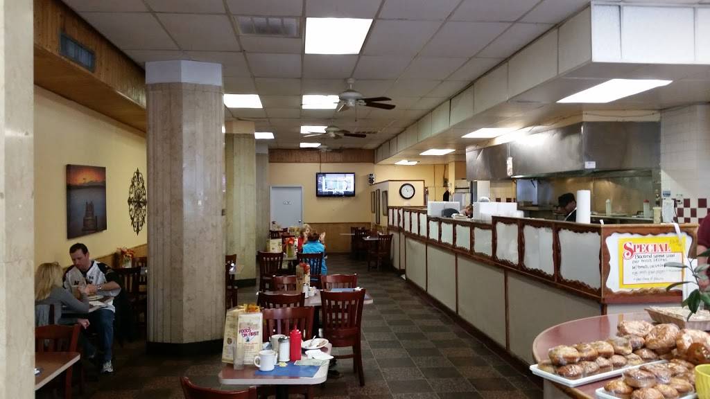 Foods On First Diner | meal takeaway | 1429 Arch St, Philadelphia, PA 19102, USA | 2155683555 OR +1 215-568-3555