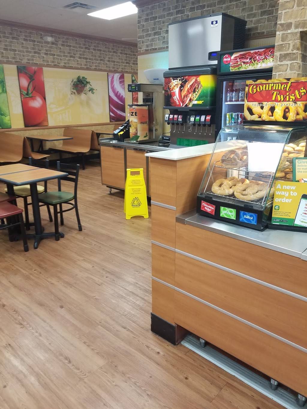 Subway | restaurant | 1013 I-94, Paw Paw, MI 49079, USA | 2696552200 OR +1 269-655-2200