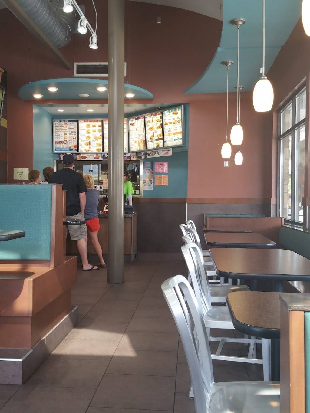 Sonic Drive-In | restaurant | 983 S Main St, Lapeer, MI 48446, USA | 8106608450 OR +1 810-660-8450