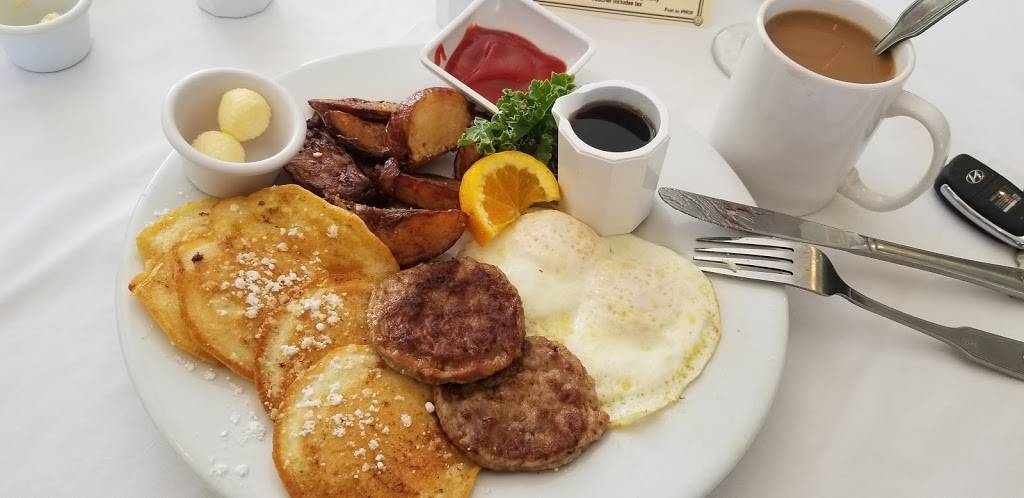 The Beauclair | restaurant | 100 Alexander St, Mt Dora, FL 32757, USA | 3523834101 OR +1 352-383-4101