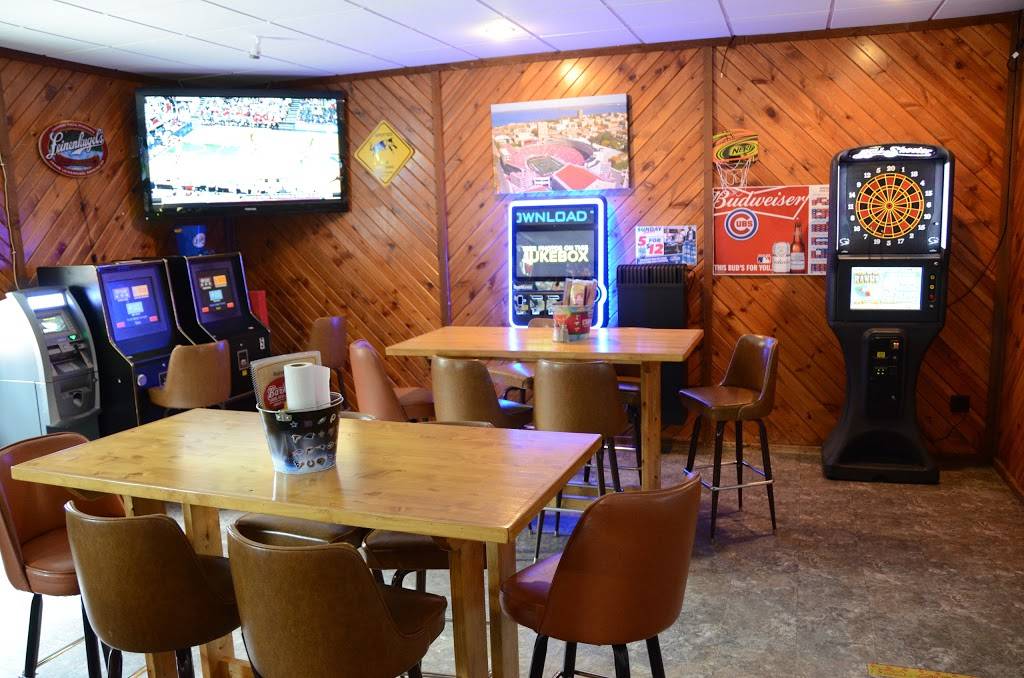 Barkleys Burgers, Brews & Dawgs | restaurant | 2710 W Court St, Janesville, WI 53548, USA | 6085634481 OR +1 608-563-4481