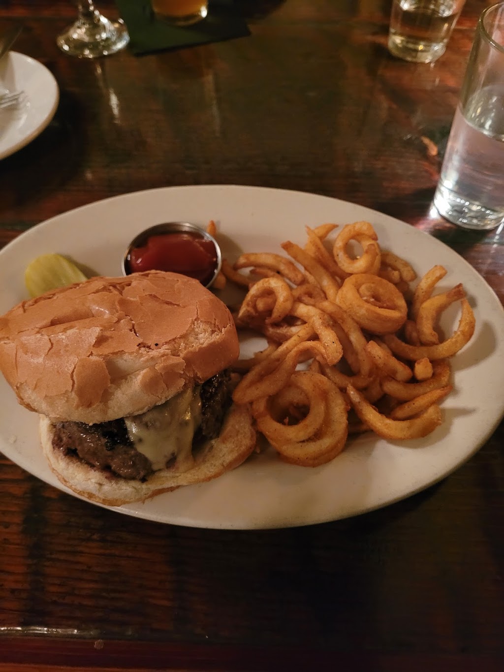 Harveys Place | restaurant | 50 E Main St, Ashland, OR 97520, USA | 5414889511 OR +1 541-488-9511