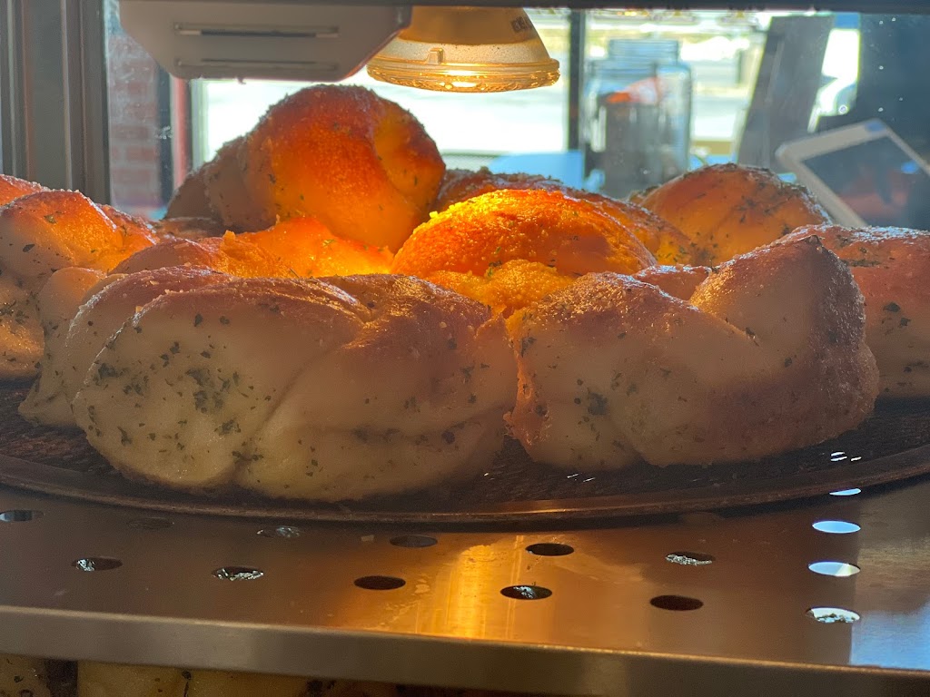 Solorzanos Pizzeria & Bistro Gatlinburg | restaurant | 1235 East Pkwy, Gatlinburg, TN 37738, USA | 8653251750 OR +1 865-325-1750