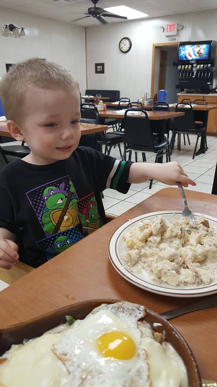 Snack Time Family Restaurant | restaurant | 1010 6th St, Nevada, IA 50201, USA | 5153825254 OR +1 515-382-5254