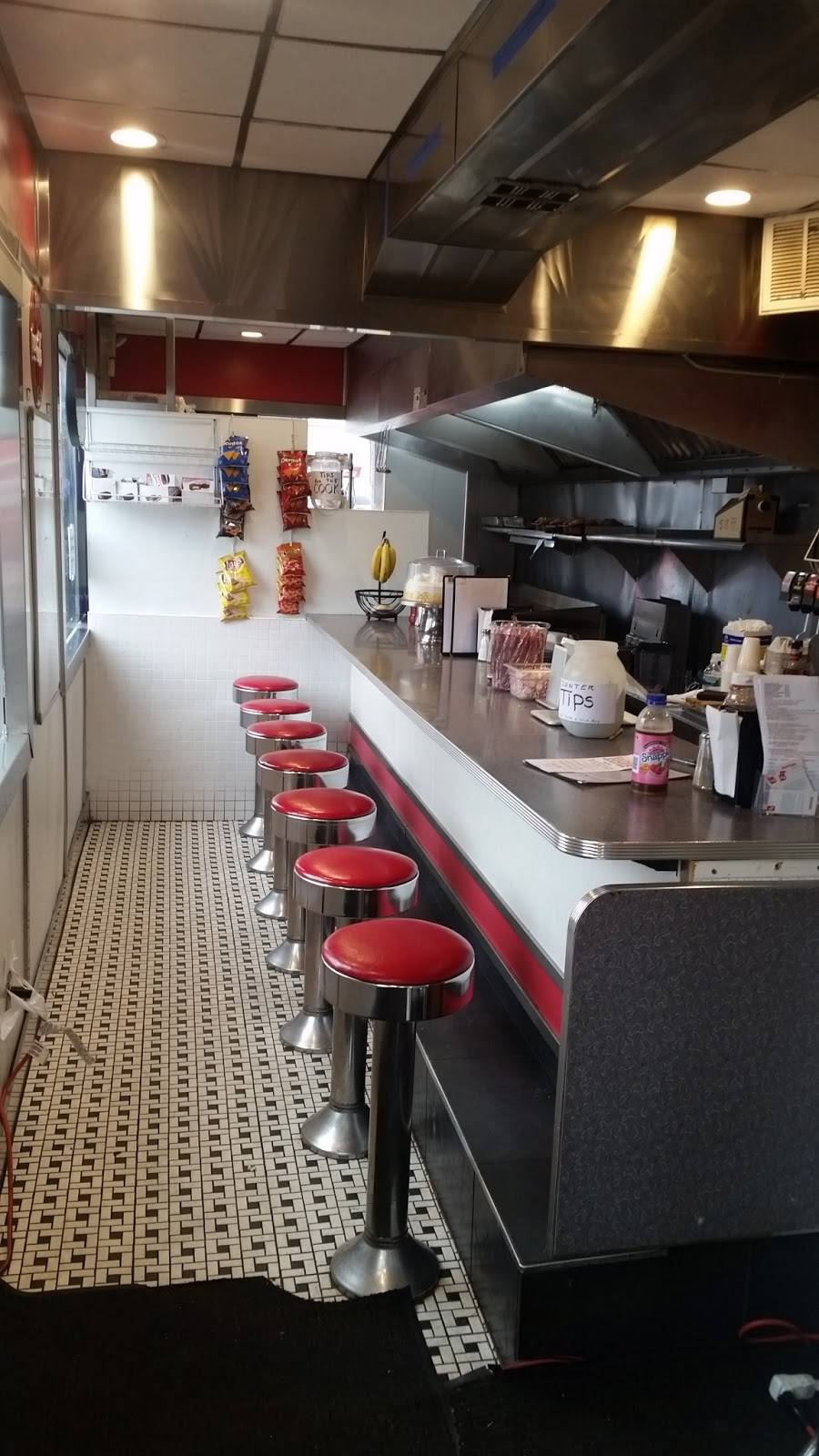 Johnny Princes Bayway Diner | restaurant | 2019 S Wood Ave, Linden, NJ 07036, USA | 9085835585 OR +1 908-583-5585