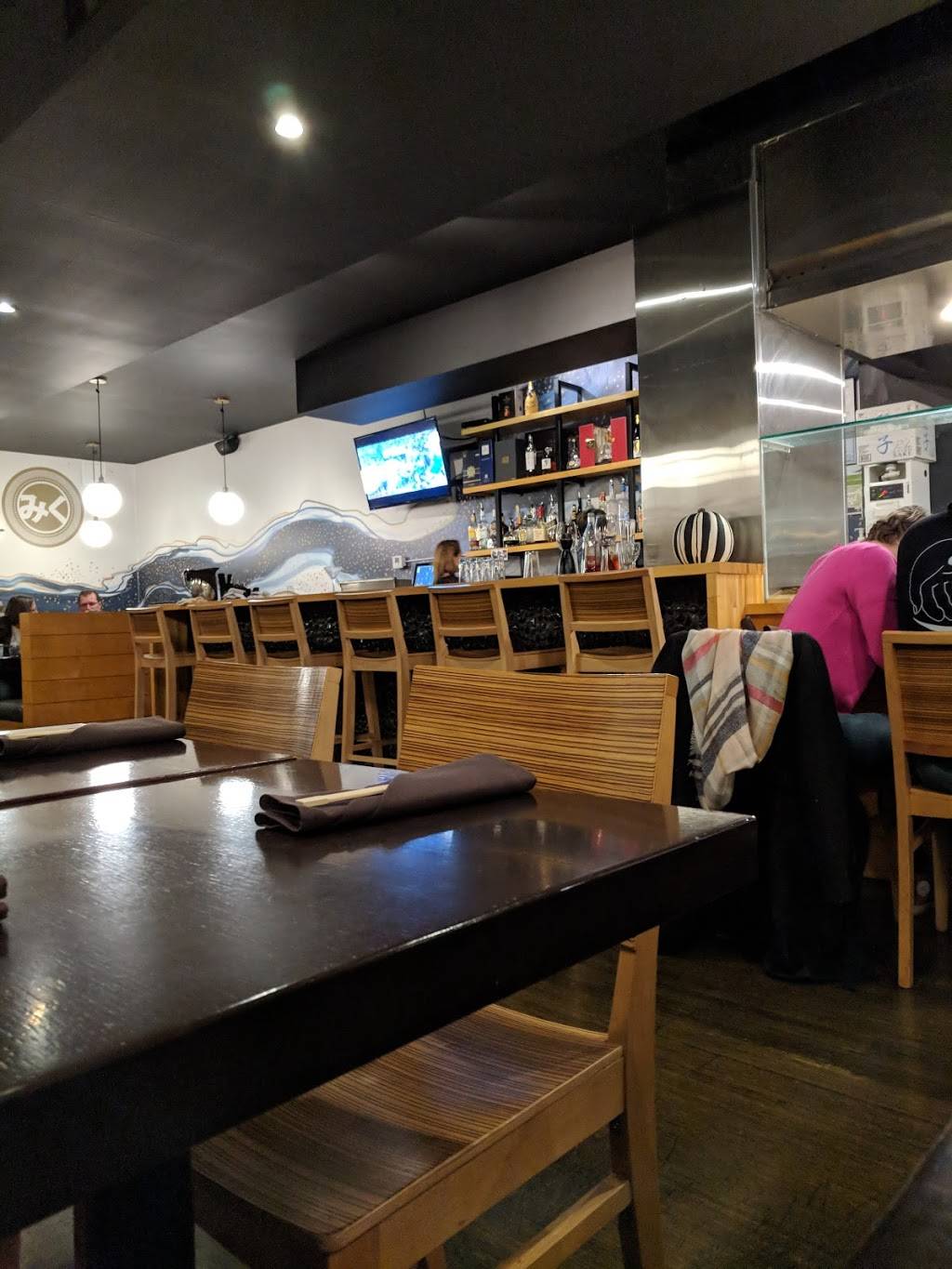 Miku Sushi | restaurant | 4514 N Lincoln Ave, Chicago, IL 60625, USA | 7736541277 OR +1 773-654-1277