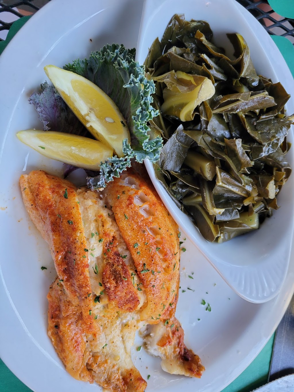 Six Pence Pub | restaurant | 245 Bull St, Savannah, GA 31401, USA | 9122333156 OR +1 912-233-3156