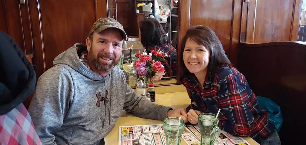 Youngs Garden Restaurant | restaurant | 118 Garafraxa St N, Durham, ON N0G 1R0, Canada | 5193692387 OR +1 519-369-2387