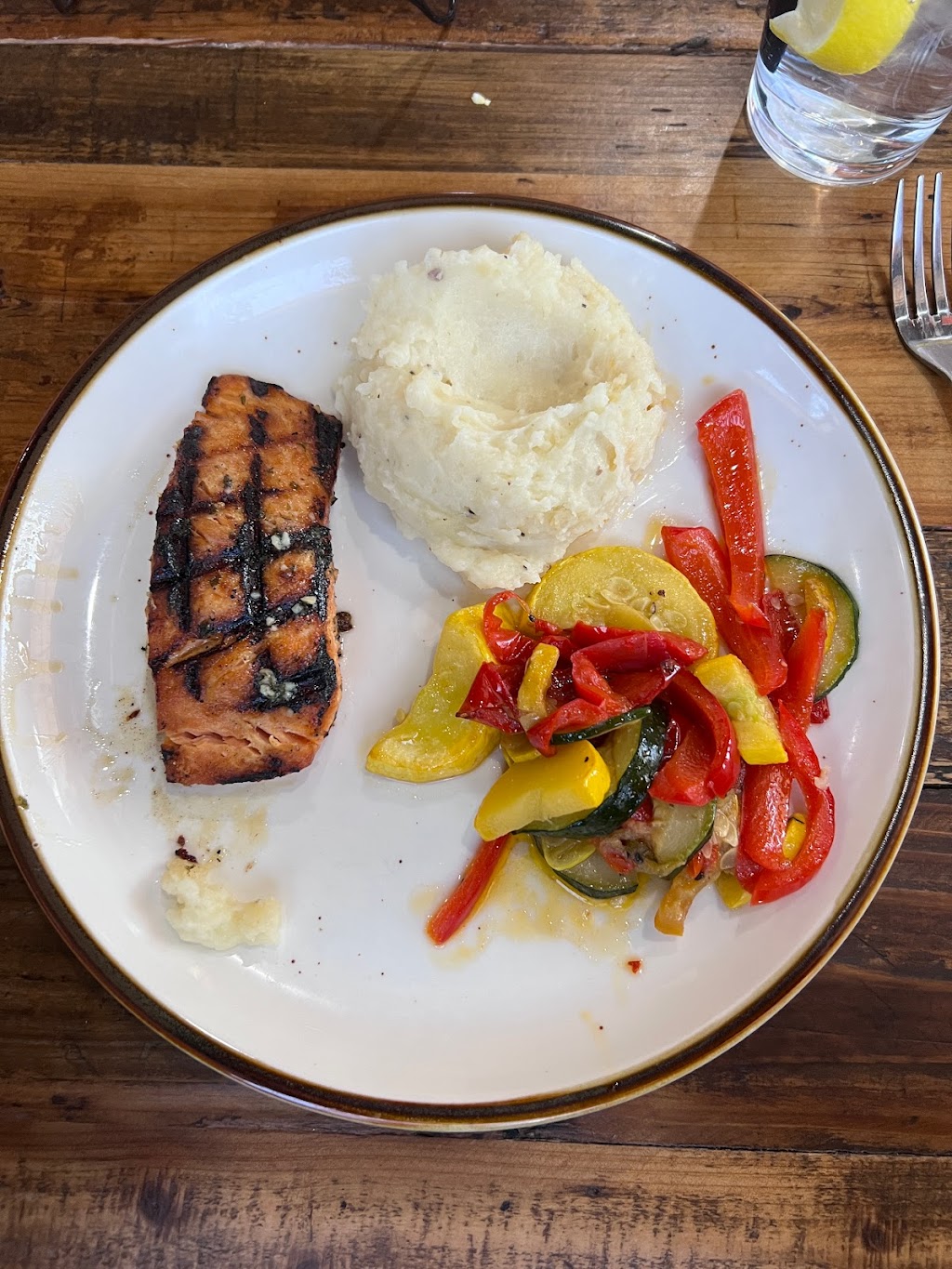 Gabbys Rustic Eats | restaurant | 1667 AZ-89, Chino Valley, AZ 86323, USA | 9283796633 OR +1 928-379-6633