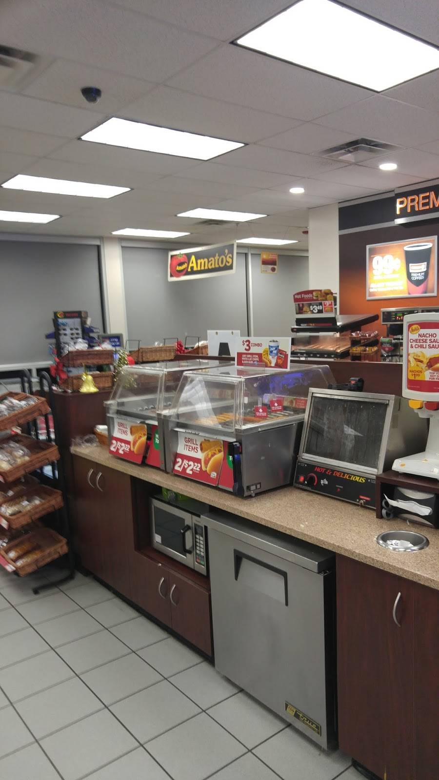 Amatos | restaurant | 103 US-1 BYP, Kittery, ME 03904, USA | 2074392168 OR +1 207-439-2168