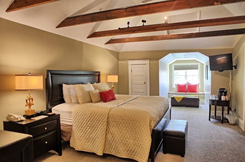 Canal Street Inn | night club | 3620 Canal St, New Orleans, LA 70119, USA | 5044833033 OR +1 504-483-3033