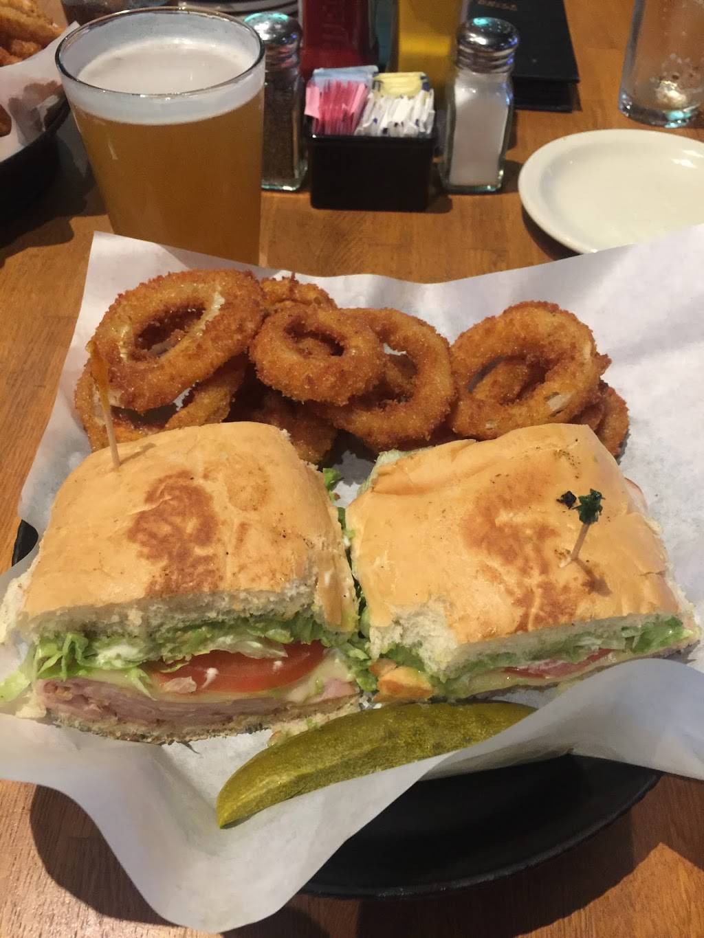 Flips Patio Grill | restaurant | 6580, 6613 Fossil Bluff Dr, Fort Worth, TX 76137, USA | 8178474424 OR +1 817-847-4424