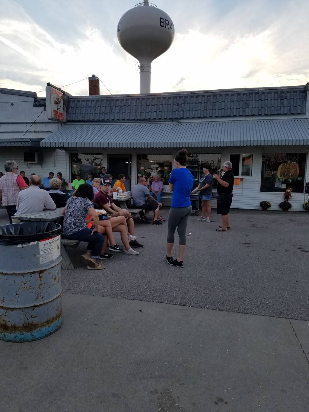 Clarks Pizza House & Restaurant | restaurant | 125 N Miami Ave, Bradford, OH 45308, USA | 9374486577 OR +1 937-448-6577