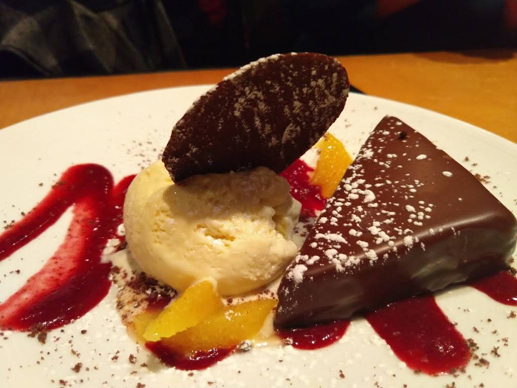 Blacks Bar & Kitchen | restaurant | 7750 Woodmont Ave, Bethesda, MD 20814, USA | 3016525525 OR +1 301-652-5525