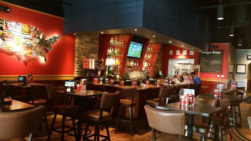 Red Robin Gourmet Burgers and Brews | restaurant | 3310 Daniels Rd #102, Winter Garden, FL 34787, USA | 4076540626 OR +1 407-654-0626