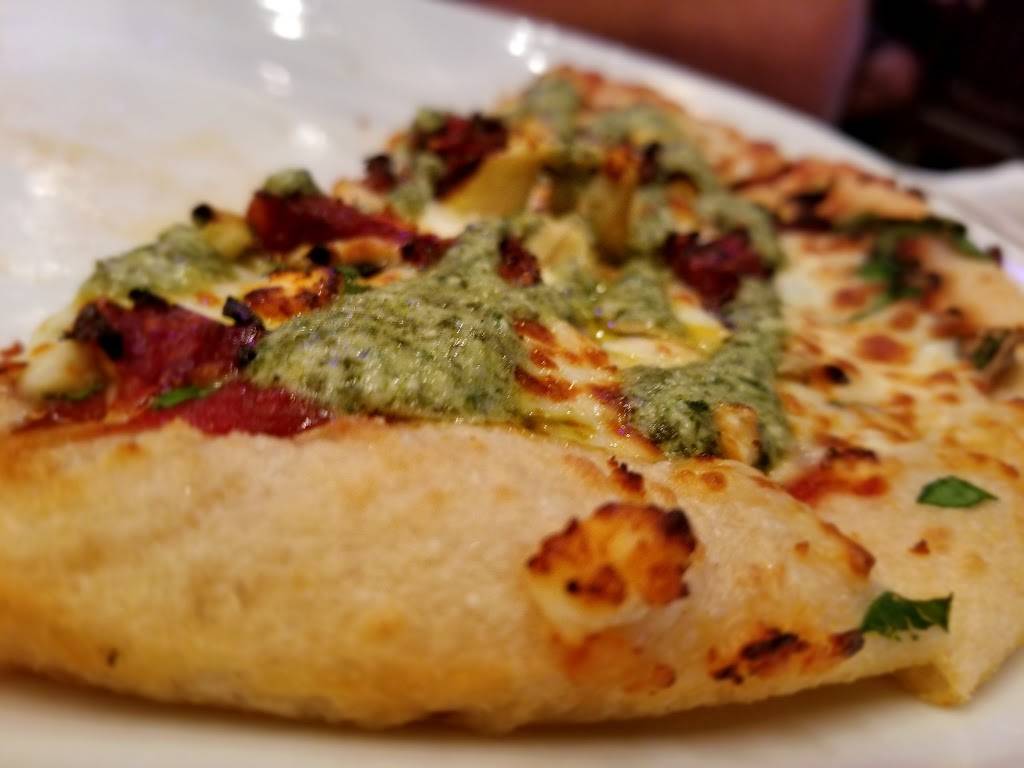 Boston Pizza | restaurant | 4450 Walker Rd Unit D, Windsor, ON N8W 3T5, Canada | 5192507670 OR +1 519-250-7670