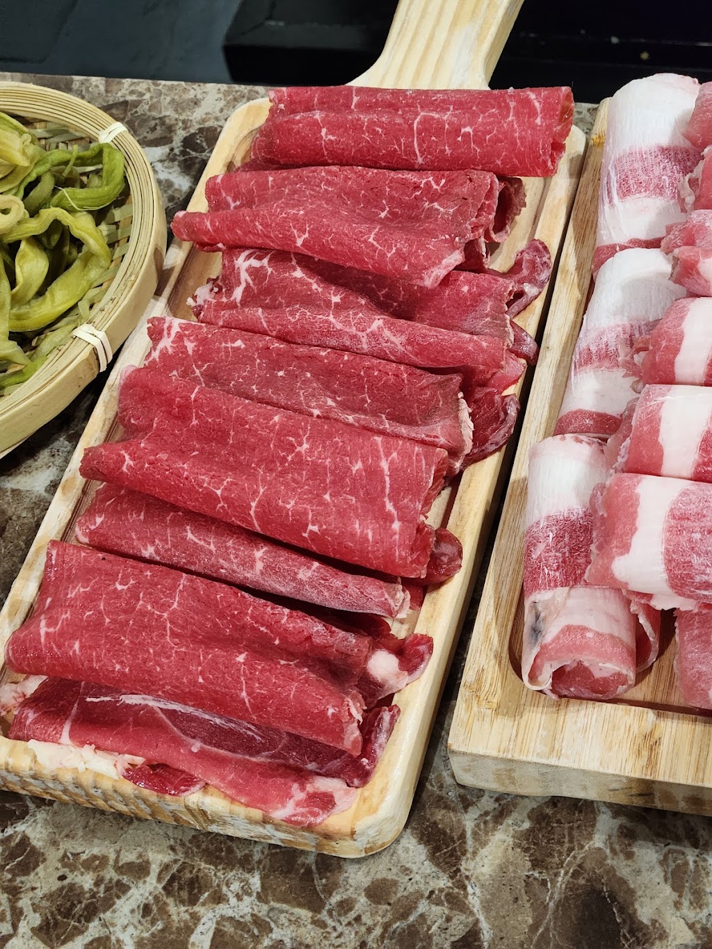 Essential Hotpot | restaurant | 1260 Lake Blvd # 111, Davis, CA 95616, USA | 5302981526 OR +1 530-298-1526