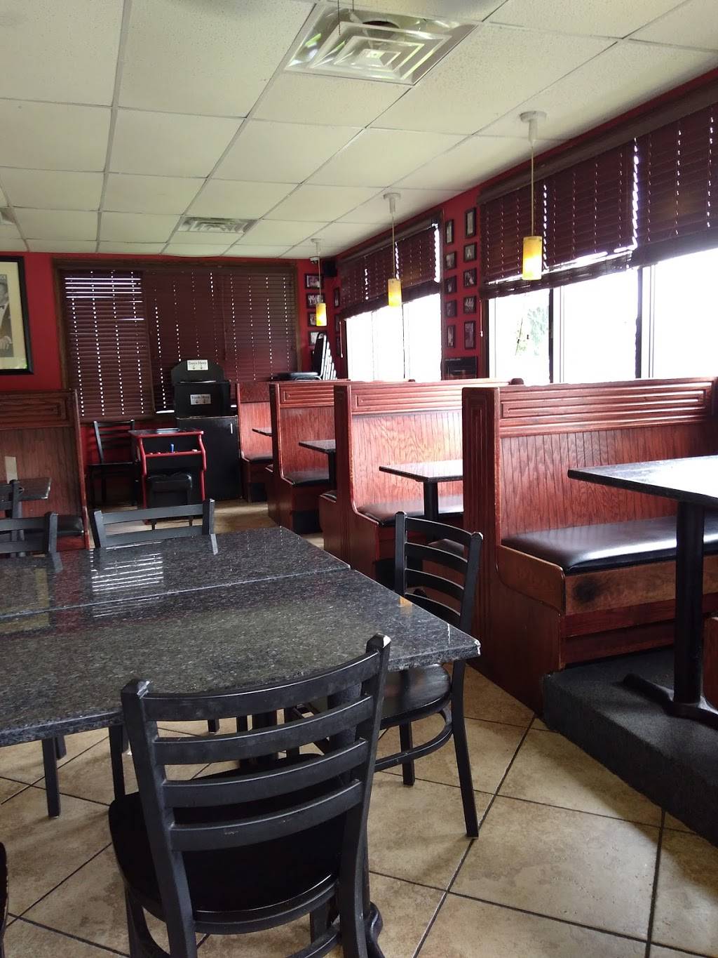 Reginas Pizza | restaurant | 2160 East Ave, Akron, OH 44314, USA | 3307537797 OR +1 330-753-7797