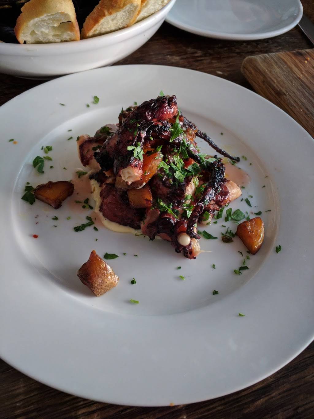 Mobys | restaurant | 295 Three Mile Harbor Hog Creek Rd, East Hampton, NY 11937, USA | 6313292800 OR +1 631-329-2800