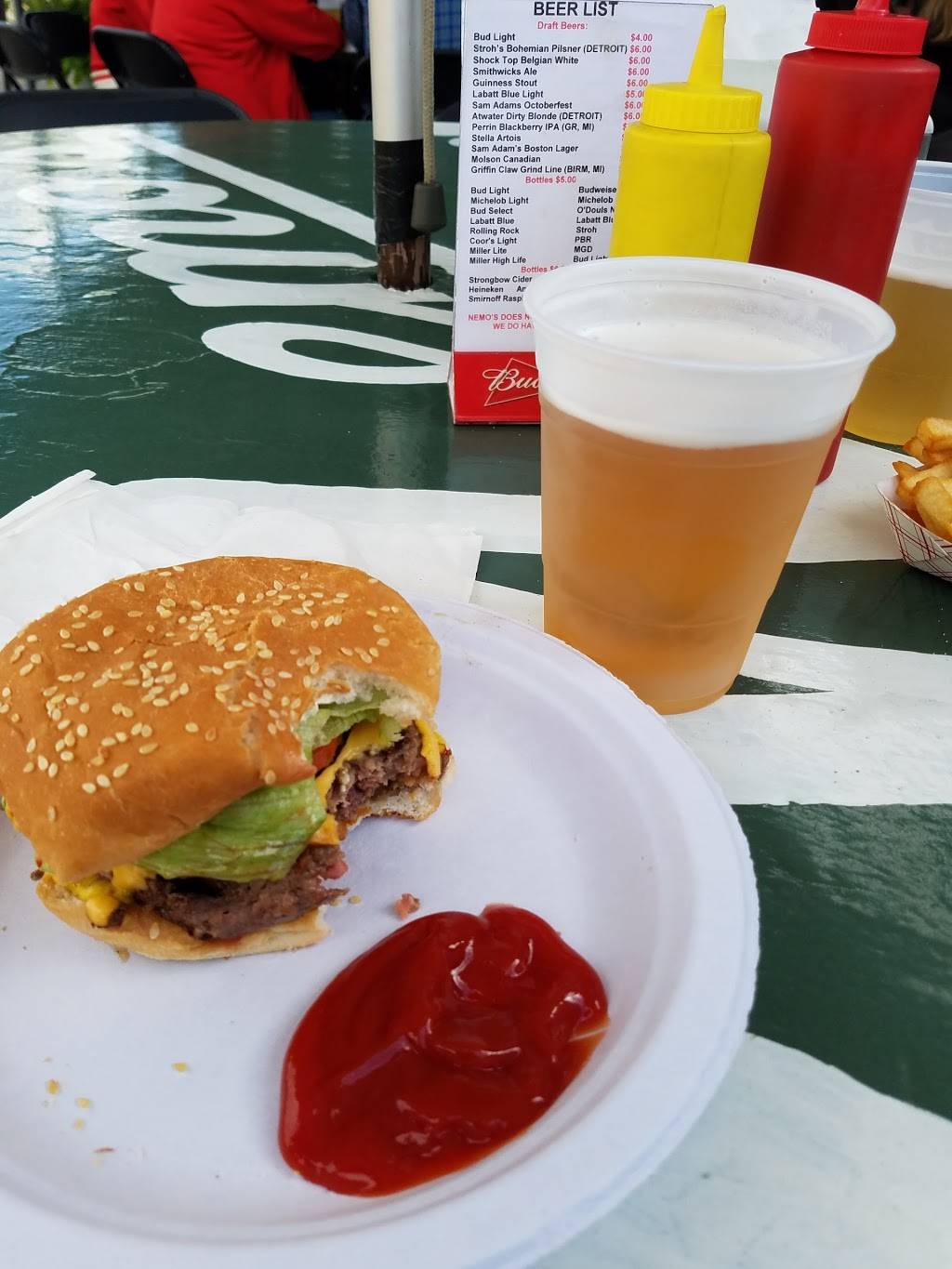 Nemos Bar | restaurant | 1384 Michigan Ave, Detroit, MI 48226, USA | 3139653180 OR +1 313-965-3180