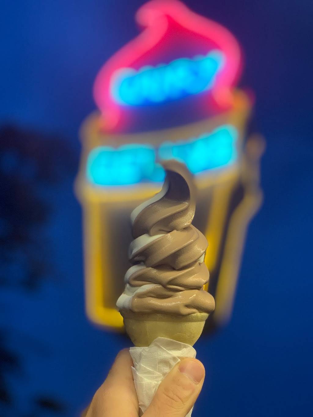 Dairy Deluxe | restaurant | 33210 Woodward Ave, Birmingham, MI 48009, USA | 2486461810 OR +1 248-646-1810