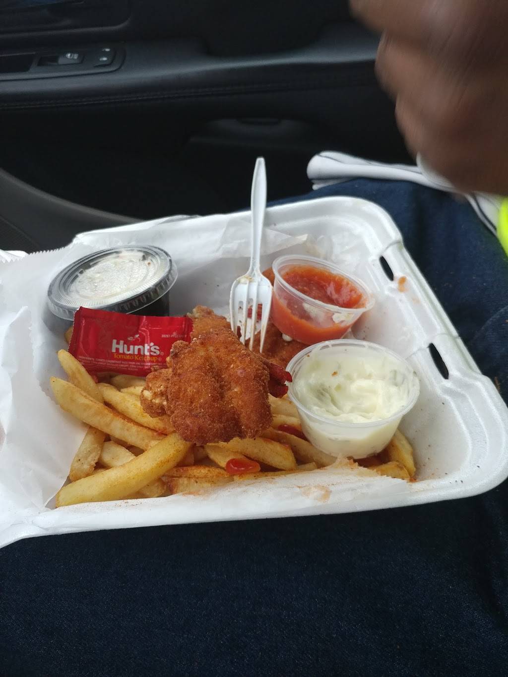 Capt Zeaks Crab House and Seafood | restaurant | 192 N Dupont Hwy, New Castle, DE 19720, USA | 3023222448 OR +1 302-322-2448