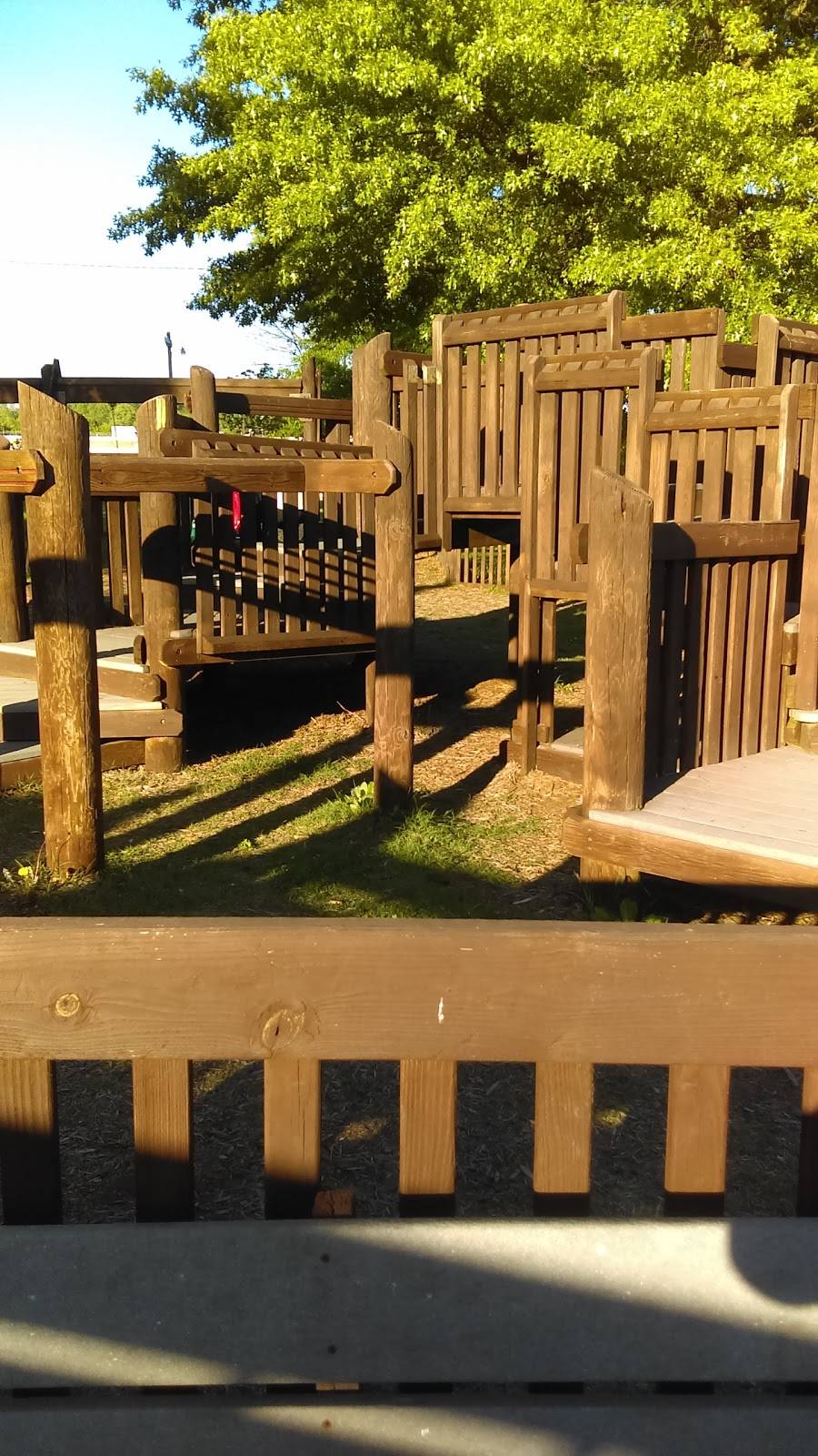 Little Caesars Pizza | meal takeaway | 232 Sycamore St, Ravenswood, WV 26164, USA | 3042735000 OR +1 304-273-5000