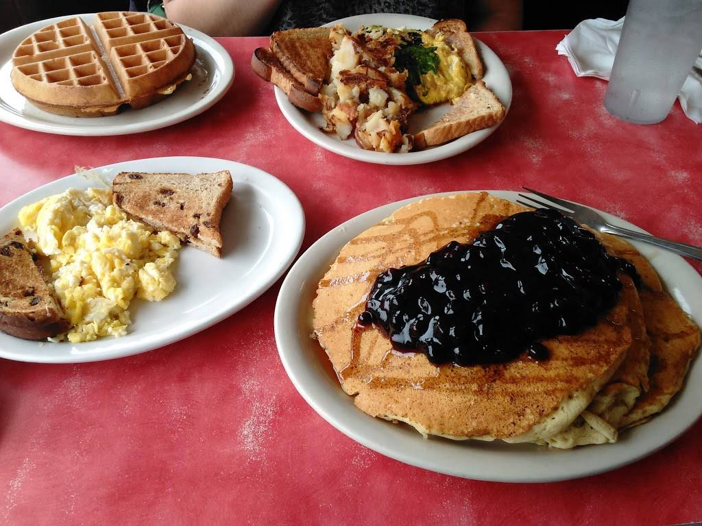 Auburn Diner | restaurant | 64 Columbus St, Auburn, NY 13021, USA | 3152537375 OR +1 315-253-7375