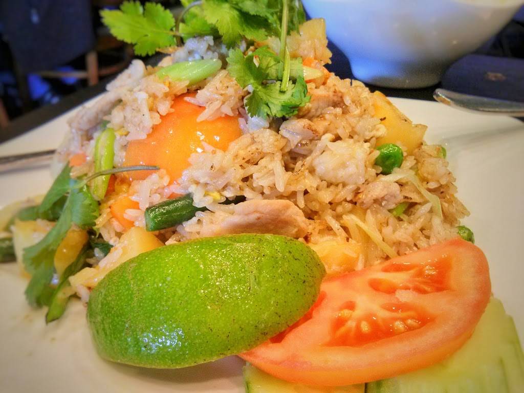 Bai Tong Restaurant | restaurant | 16876 Southcenter Pkwy, Tukwila, WA 98188, USA | 2065753366 OR +1 206-575-3366