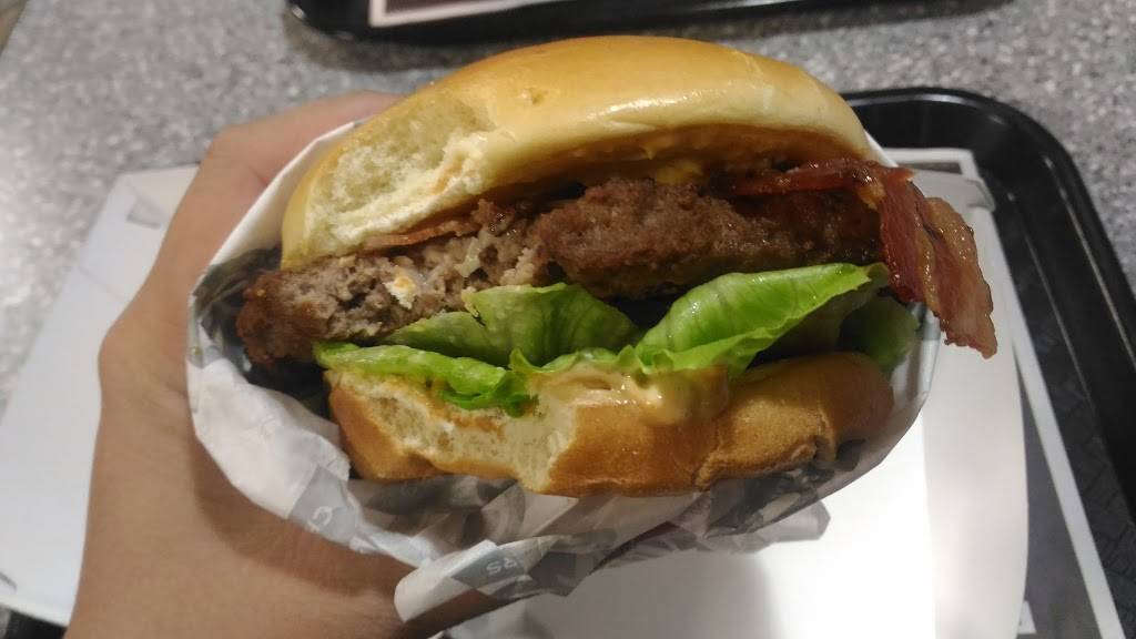 Carls Jr. Green Burrito | restaurant | 5000 El Camino Real, Los Altos, CA 94022, USA | 6509659002 OR +1 650-965-9002