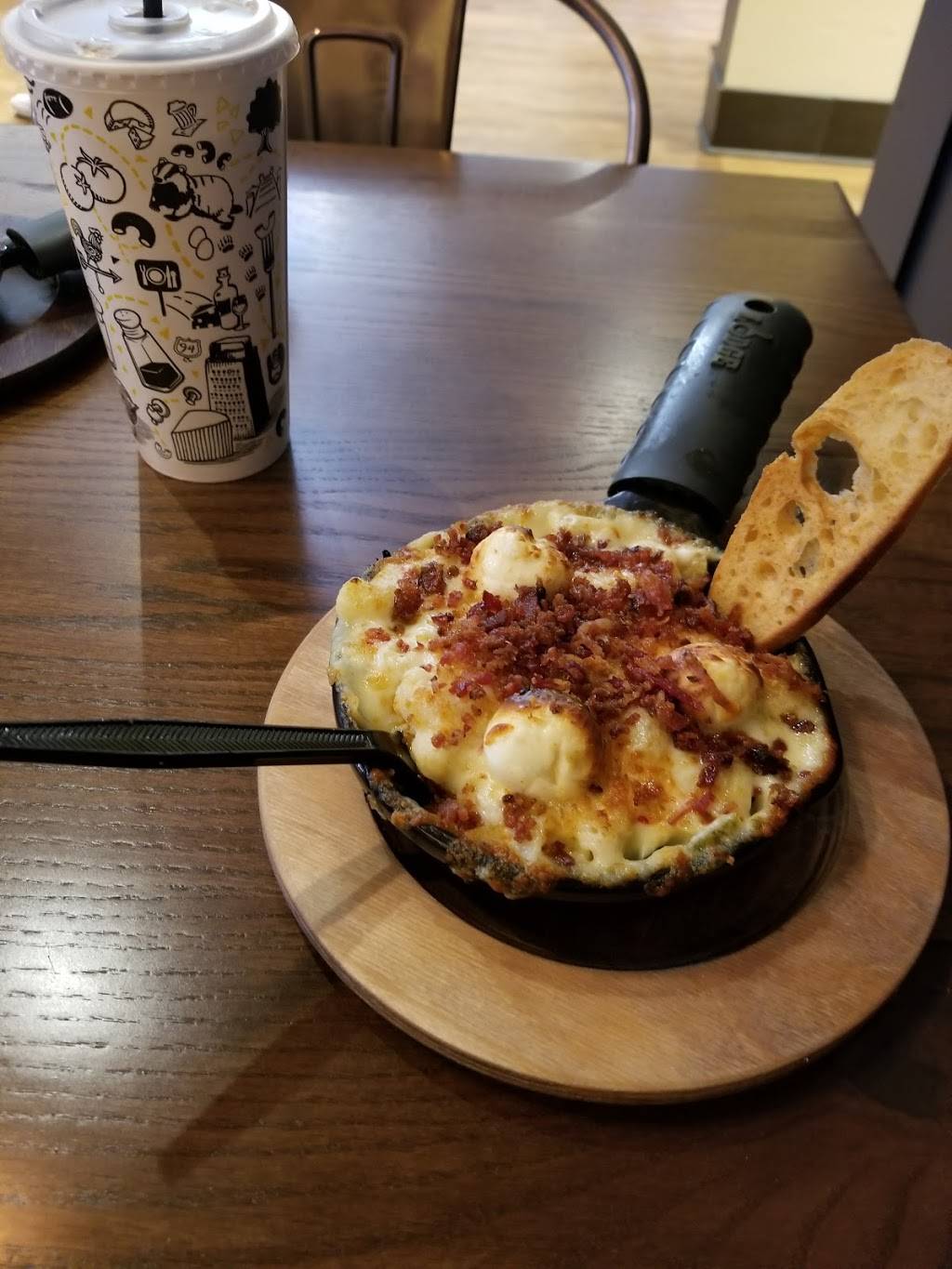 MACS (Macaroni And Cheese Shop) Green Bay | restaurant | 2654 S Oneida St Suite 101, Green Bay, WI 54304, USA | 9204999028 OR +1 920-499-9028