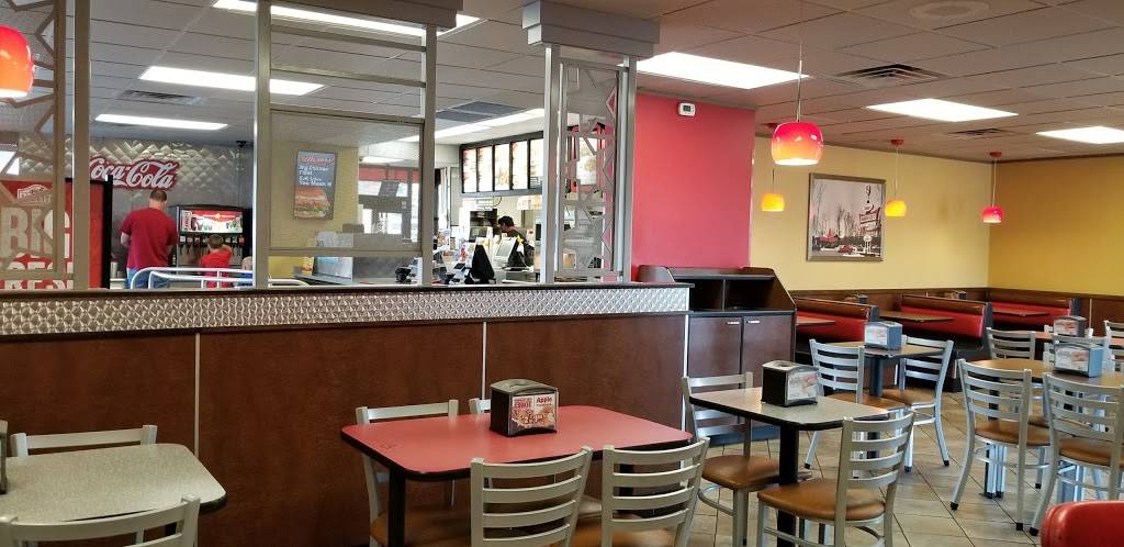 Hardees | restaurant | 1024 N Young Blvd, Chiefland, FL 32626, USA | 3524931116 OR +1 352-493-1116