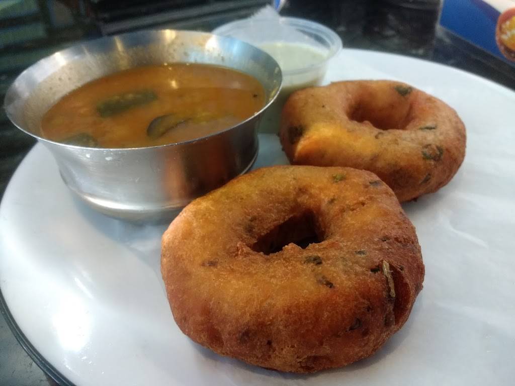 Uru-Swati | restaurant | 2629 W Devon Ave, Chicago, IL 60659, USA | 7733811010 OR +1 773-381-1010