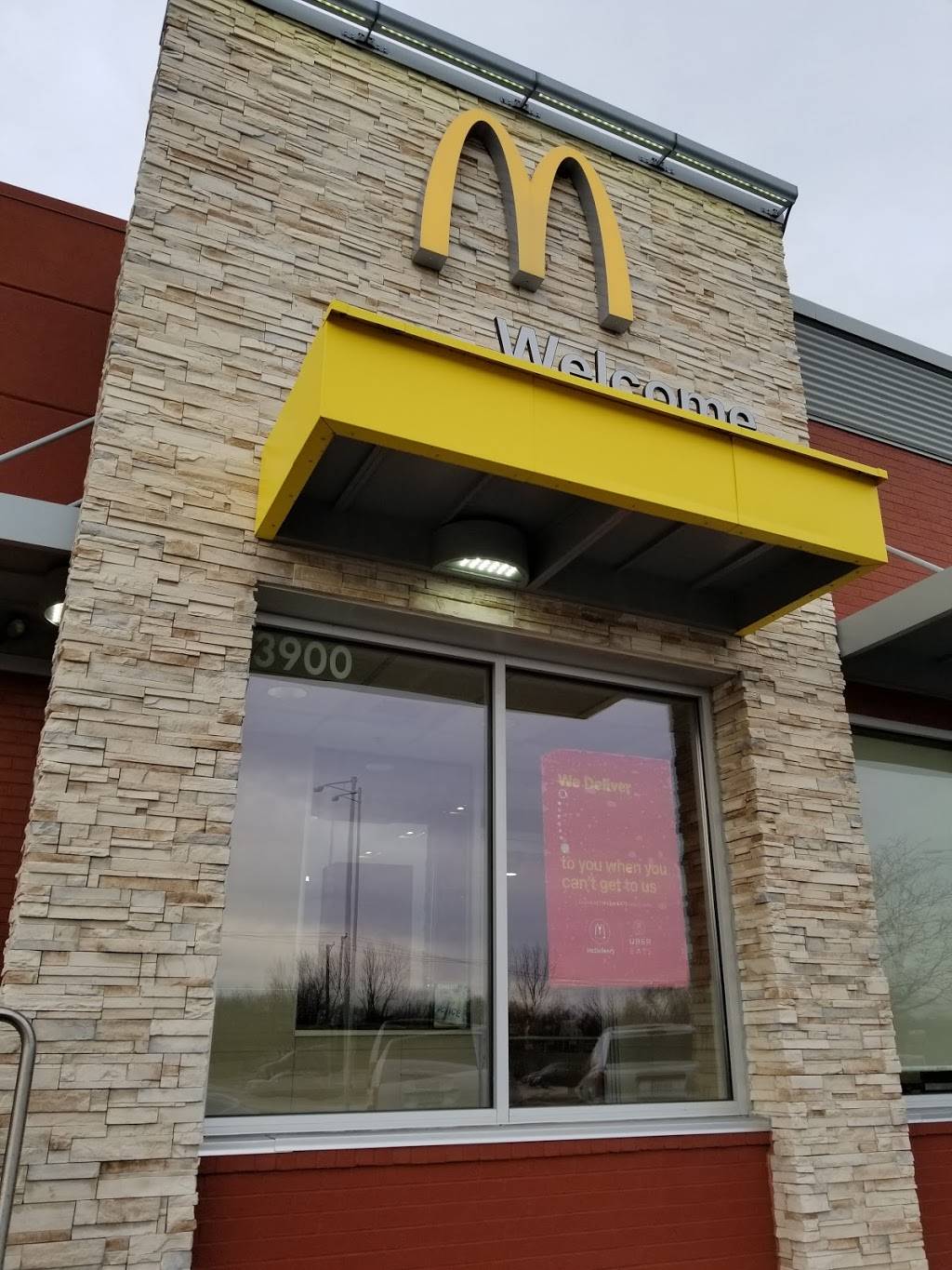 McDonalds | cafe | 3900 E Main St, St. Charles, IL 60174, USA | 6304436015 OR +1 630-443-6015