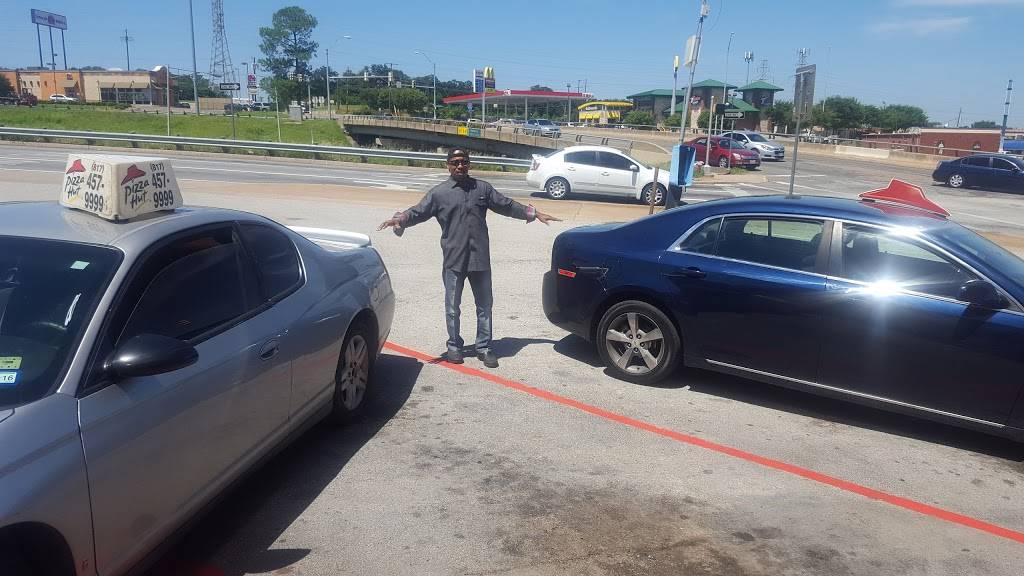 Pizza Hut | restaurant | 6330 Meadowbrook Dr #118, Fort Worth, TX 76112, USA | 8174579999 OR +1 817-457-9999