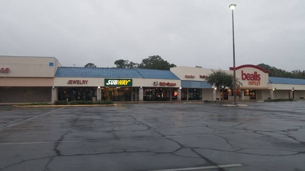 Subway Restaurants | restaurant | 2202 North Young Blvd Unit 405 Chiefland Reg Shopping Ctr, Chiefland, FL 32626, USA | 3524930400 OR +1 352-493-0400