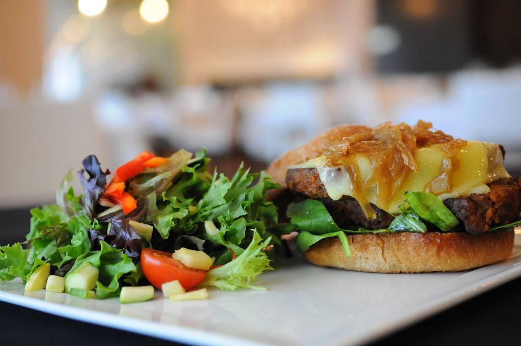 The Class Act | restaurant | 7725 Kirkwood Blvd SW, Cedar Rapids, IA 52404, USA | 3198488777 OR +1 319-848-8777