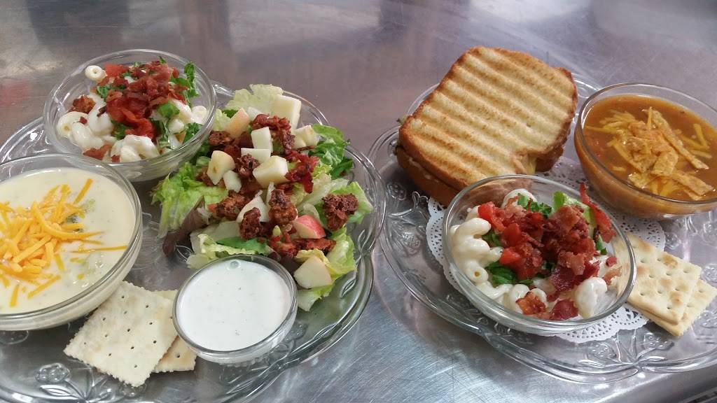 LaTeaDa Tea Room & Gift Shop | restaurant | 1100 S Madison St, Clinton, IL 61727, USA | 2179358855 OR +1 217-935-8855