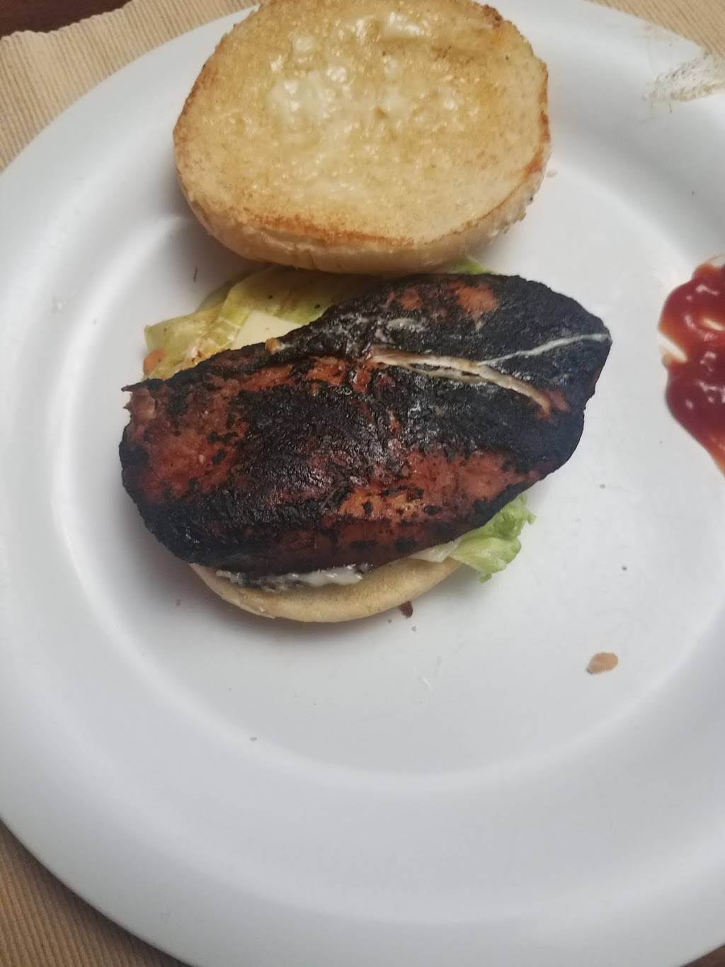 Hardees | restaurant | 14137 Plank Rd, Milan, MI 48160, USA | 7344397406 OR +1 734-439-7406