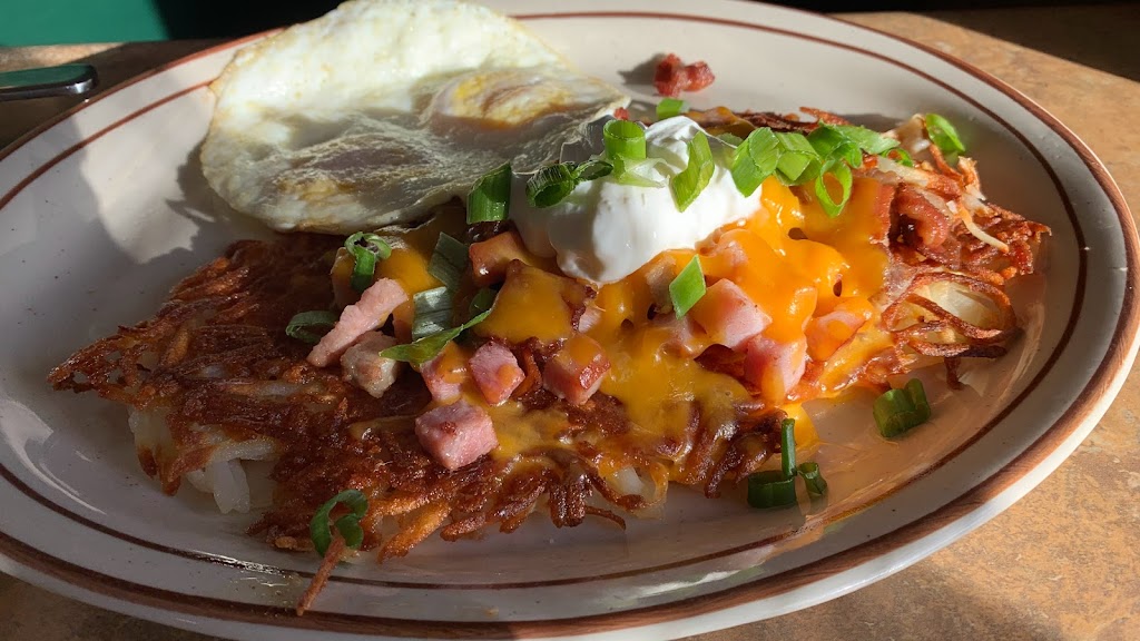 Pattis Kitchen | restaurant | 502 2nd Ave, Gold Hill, OR 97525, USA | 5418559518 OR +1 541-855-9518