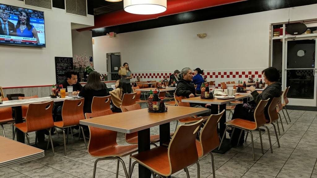 Flaming Kitchen Pho | restaurant | 2130 E Arbors Dr #125, Charlotte, NC 28262, USA | 9802997992 OR +1 980-299-7992