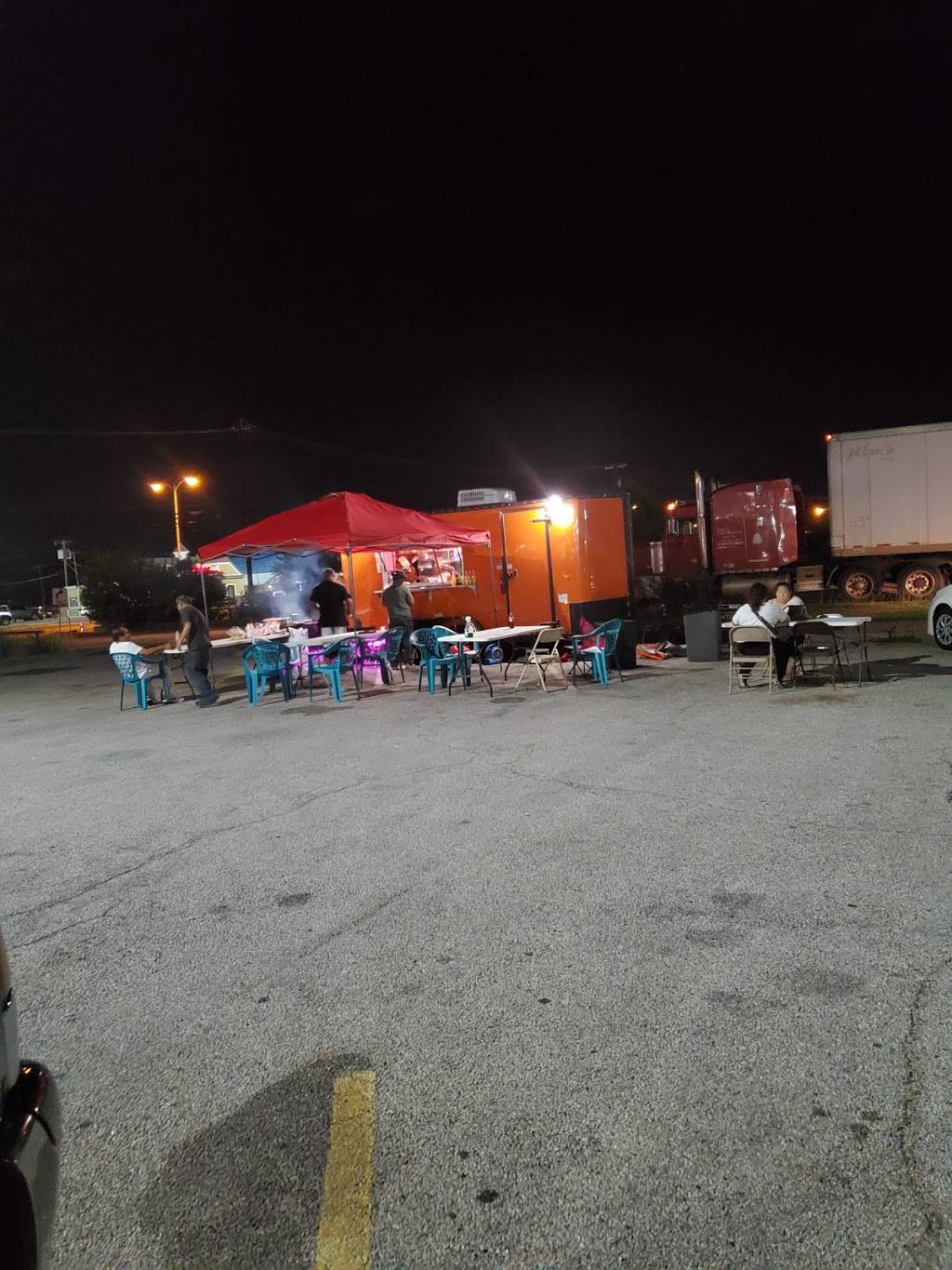 Hamburguesas y micheladas lupe | restaurant | 3460 W Walnut St, Garland, TX 75042, USA | 2146648719 OR +1 214-664-8719