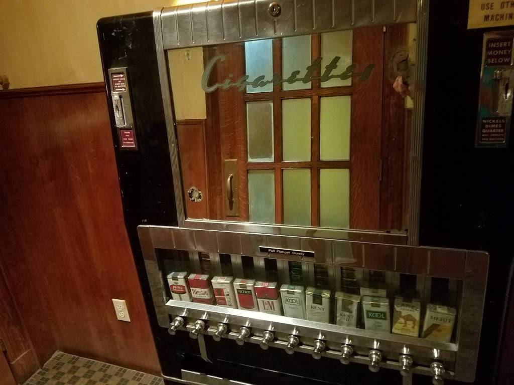 Jack & Charlies | restaurant | 204 E Oak Ave, Visalia, CA 93291, USA | 5597385752 OR +1 559-738-5752