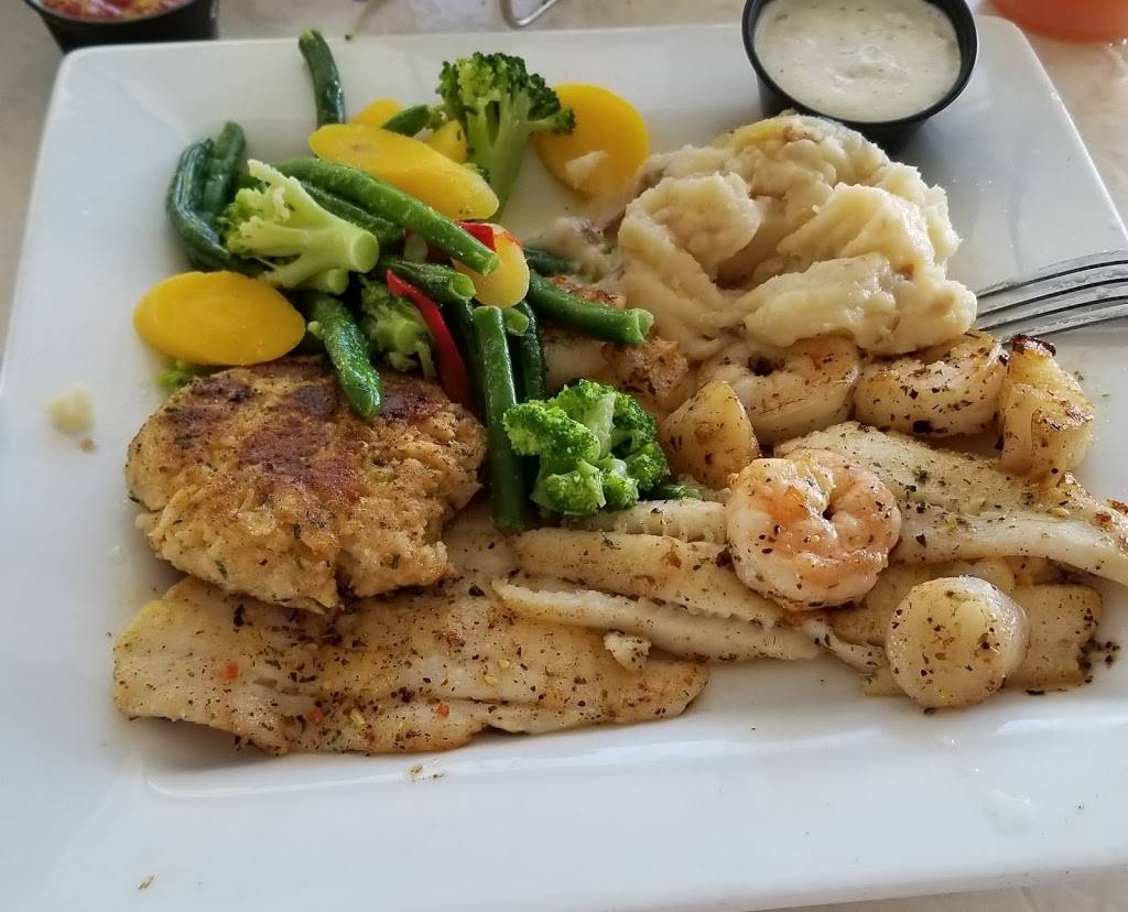 Captain Jacks Waterfront Bar and Grille | restaurant | 21 Oscar Hill Rd, Tarpon Springs, FL 34689, USA | 7279443346 OR +1 727-944-3346