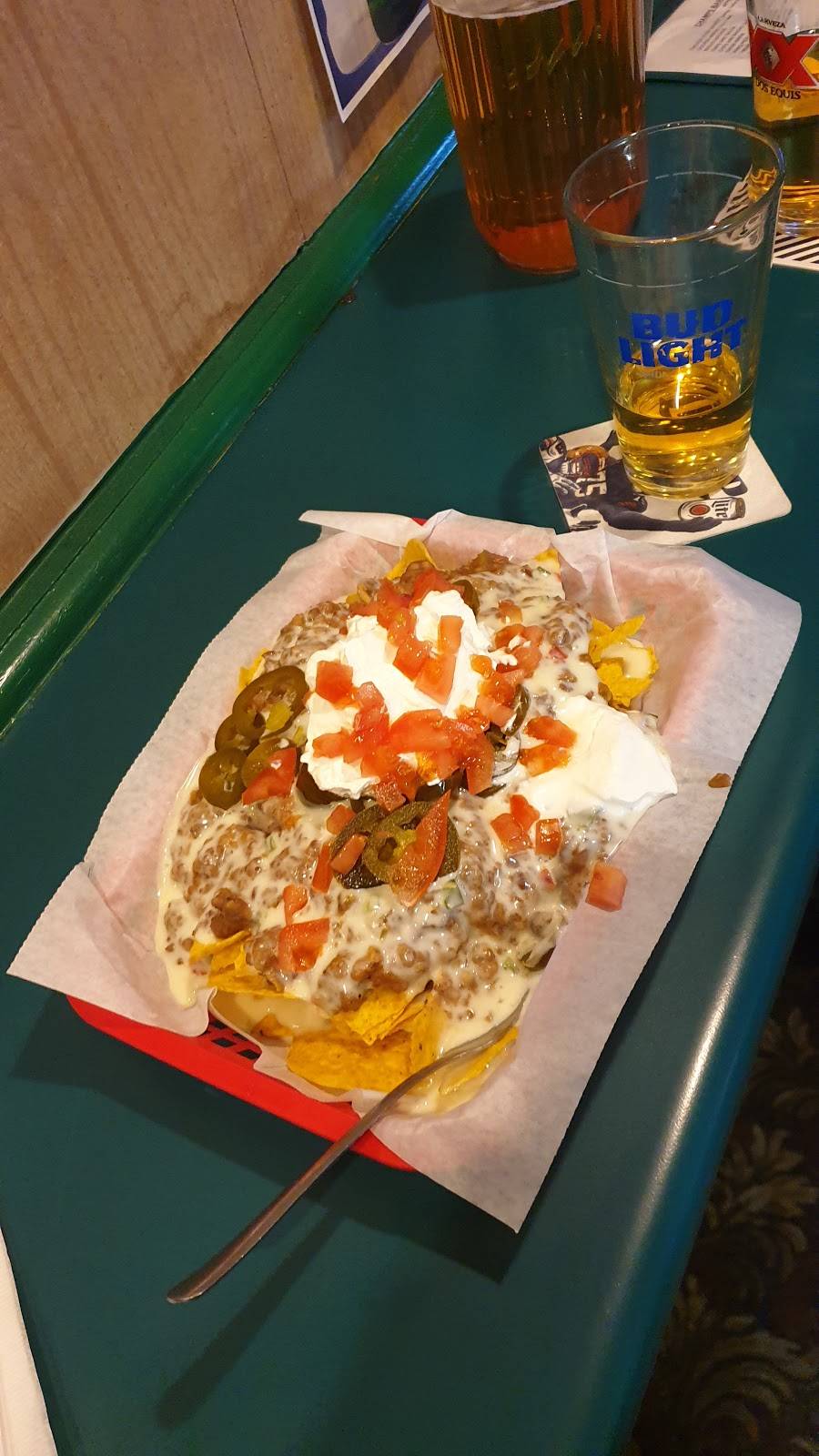 Champs Bar & Grill | restaurant | 1106 S Seneca St, Wichita, KS 67213, USA | 3162621284 OR +1 316-262-1284