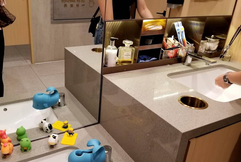 Haidilao Hotpot | restaurant | 138-23 39th Ave, Queens, NY 11354, USA | 9172318888 OR +1 917-231-8888