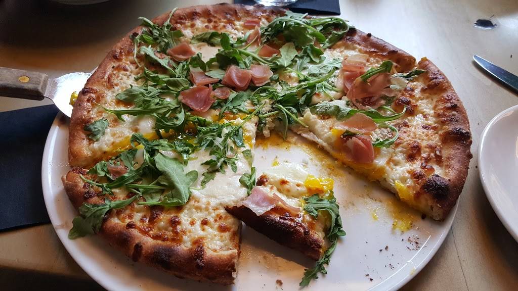 MōMō Pizzeria & Ristorante | restaurant | 7701 Pioneers Blvd, Lincoln, NE 68506, USA | 4022615966 OR +1 402-261-5966