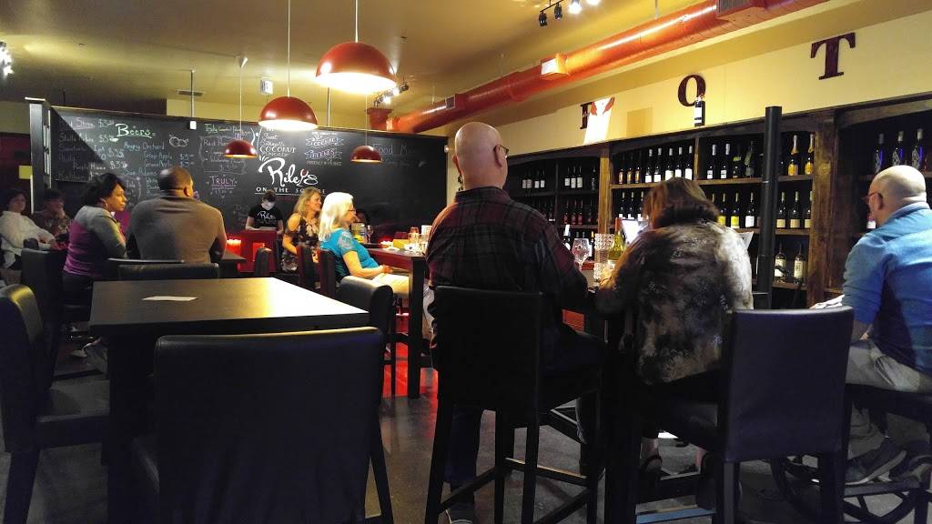 Rileys On The Square | restaurant | 178 E Crogan St, Lawrenceville, GA 30046, USA | 4702941500 OR +1 470-294-1500