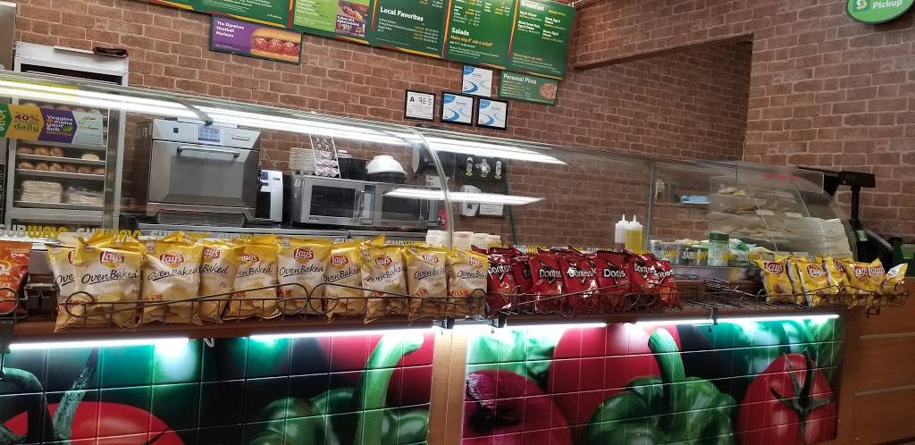 Subway | restaurant | Key Street Commons, 647 S Key St #H, Pilot Mountain, NC 27041, USA | 3363685010 OR +1 336-368-5010