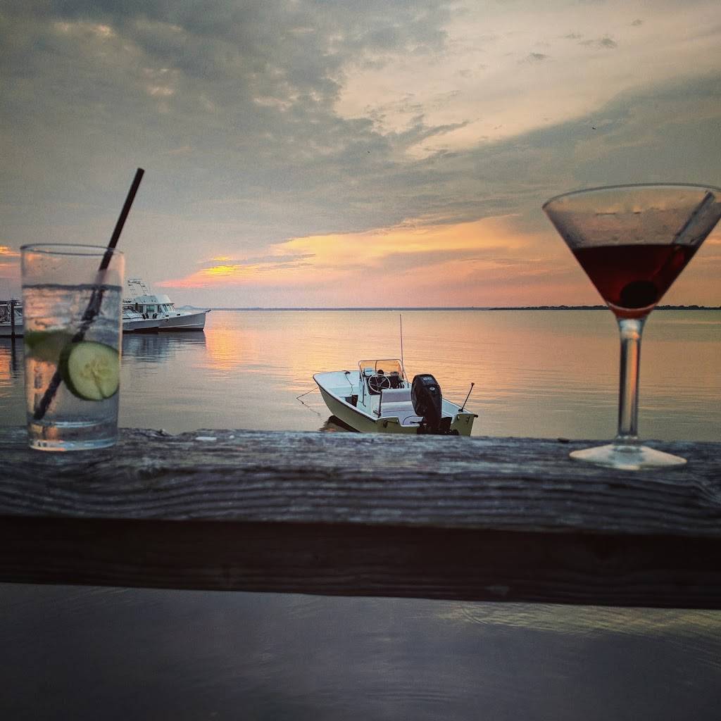 Le Dock | restaurant | Bay Walk, Bay Shore, NY 11706, USA | 6315835200 OR +1 631-583-5200